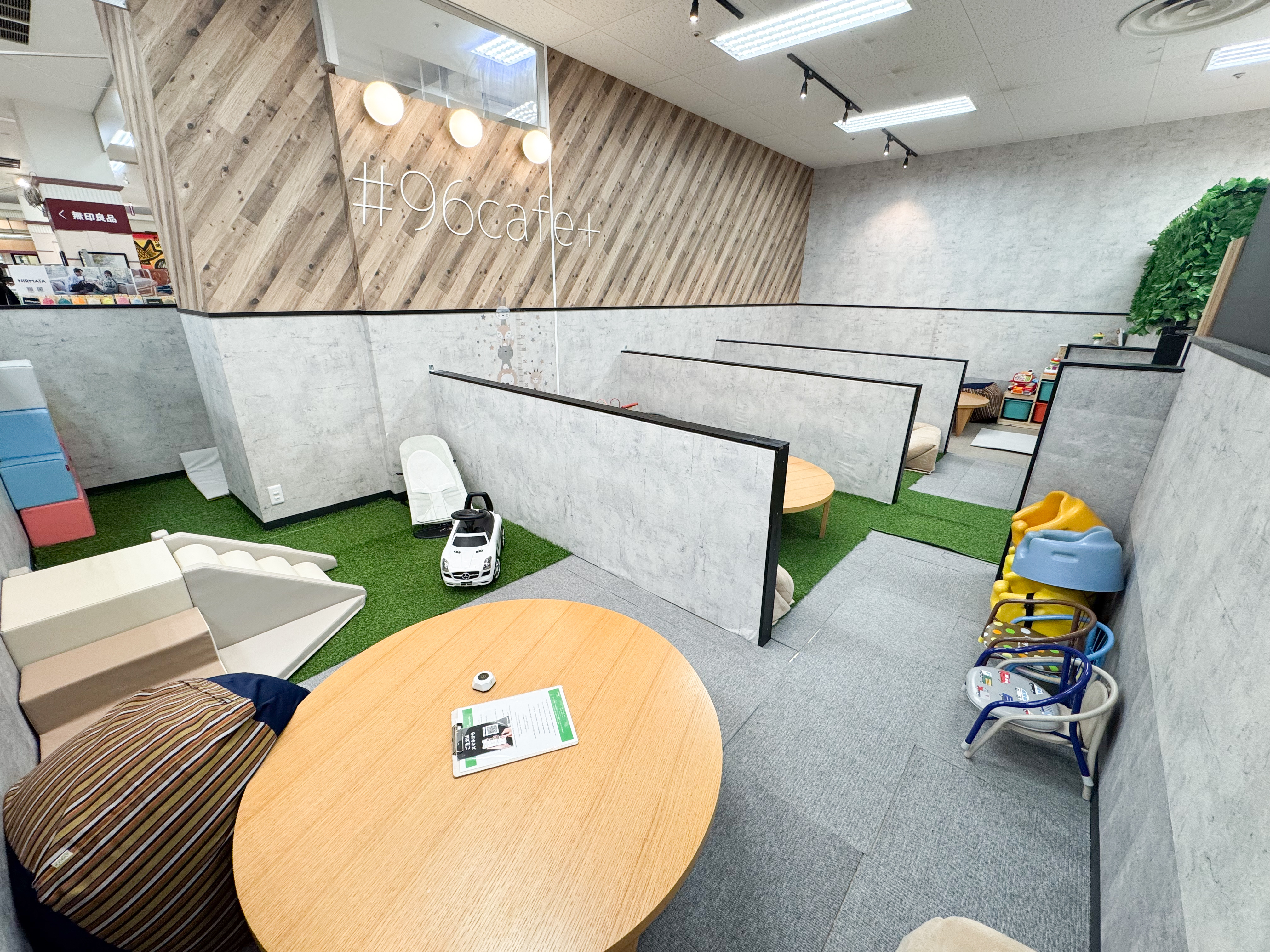 96cafe+ お座敷室内
